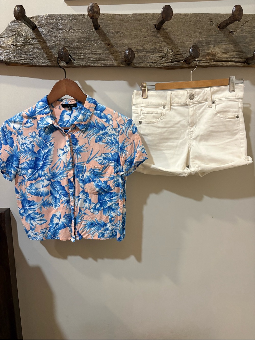 Girls / ladies XS Pink & Blue Tropical Button-Front SHIRT